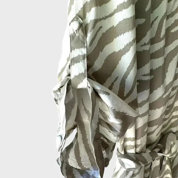GAP | NWOT | ZEBRA PRINT GRAY & WHITE TAB SLEEVE DRESS | SIZE: MEDIUM - Picture 3 of 9